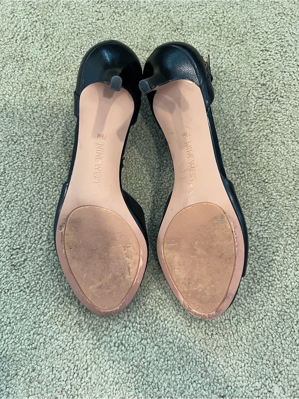 Nine West Black Leather T-Strap Heeled Sandals Size 7.5M - Picture 4 of 4